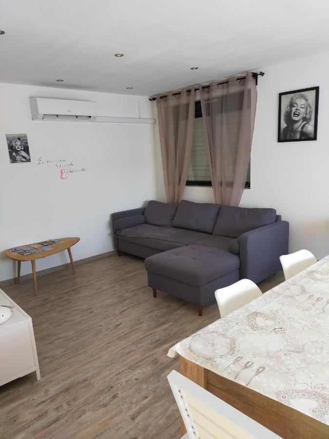 Logement Atypique Arles Luaran gambar